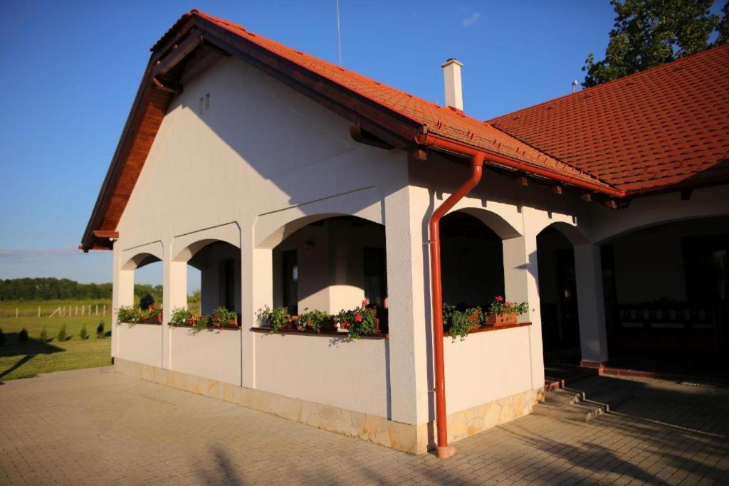 Csaronda Vendeghaz Hotel Csaroda Exterior photo