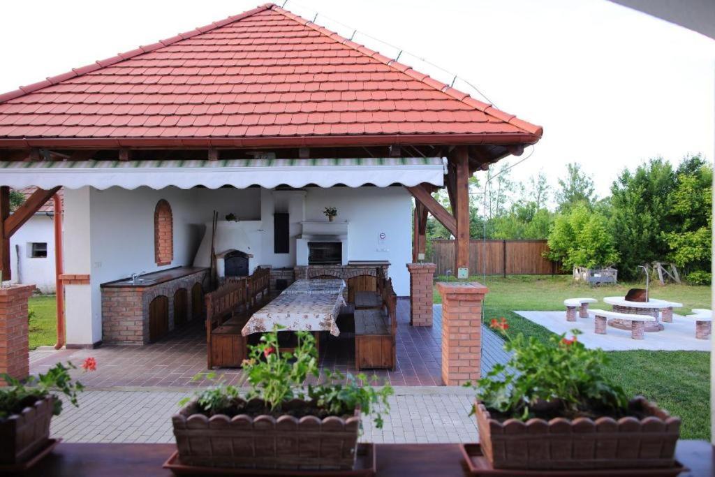 Csaronda Vendeghaz Hotel Csaroda Exterior photo