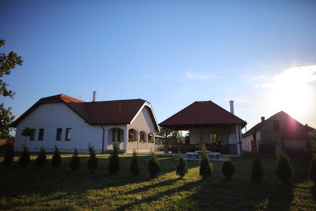 Csaronda Vendeghaz Hotel Csaroda Exterior photo