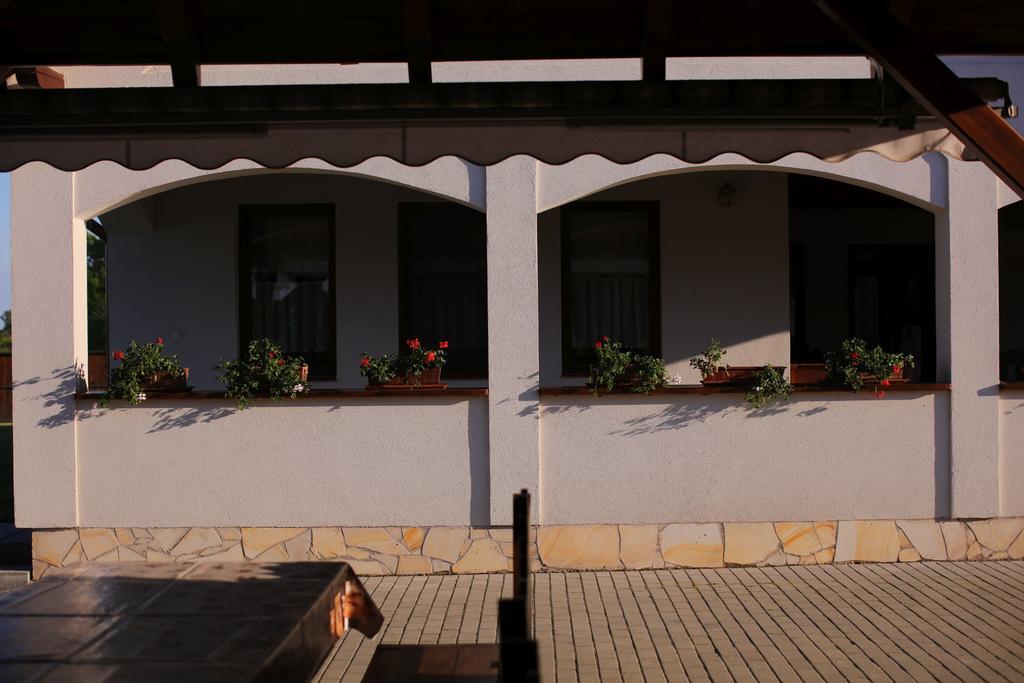 Csaronda Vendeghaz Hotel Csaroda Exterior photo